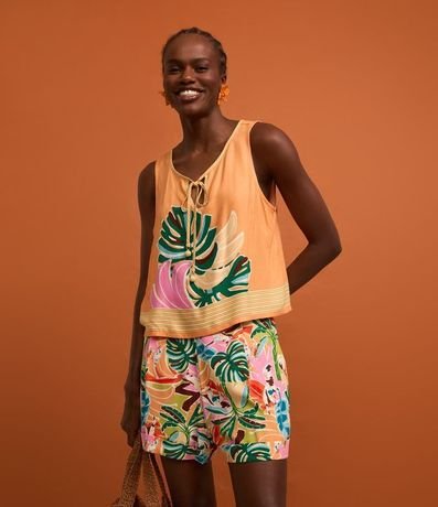 Short Corto en Twill con Estampa de Follajes 5