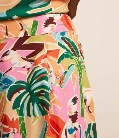 Short Corto en Twill con Estampa de Follajes 4