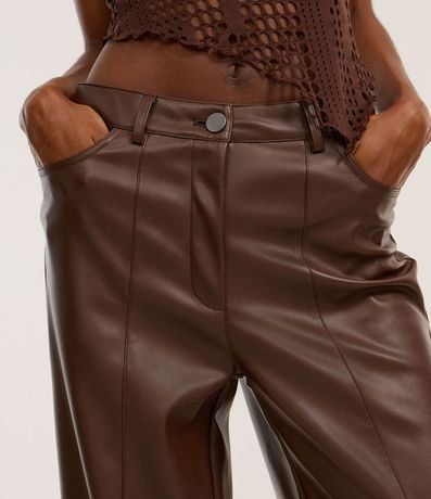 Pantalón Recto en PU con Fenda y Bolsillos 4