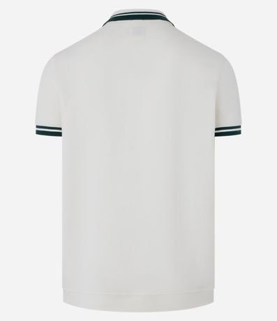 Remera Polo Comfort con Detalles Contrastantes y Estampa de Escudo 6