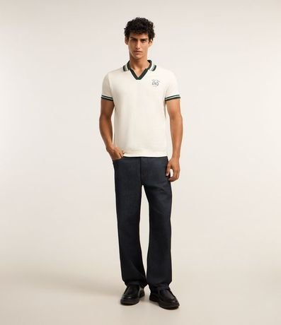 Remera Polo Comfort con Detalles Contrastantes y Estampa de Escudo 2