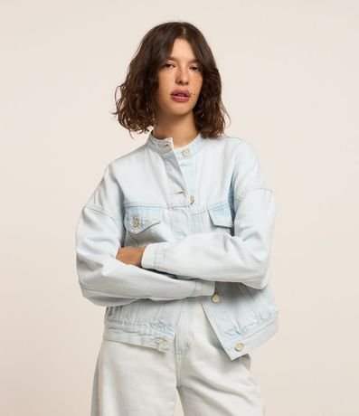 Campera Trucker en Jeans con Cuello Alto y Bolsillos