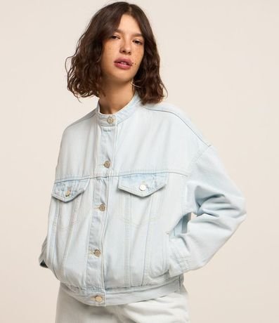 Campera Trucker en Jeans con Cuello Alto y Bolsillos 4