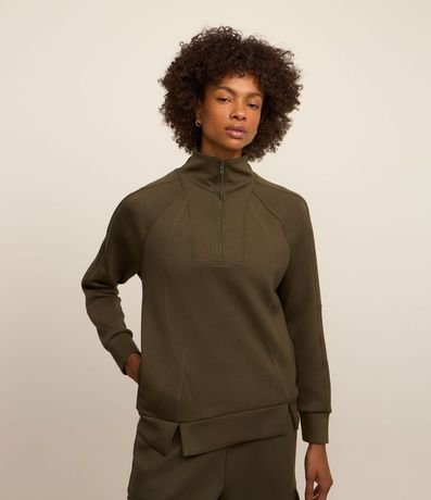 Saco Deportivo en Microfibra Pesada Liso con Cuello Alto y Recortes