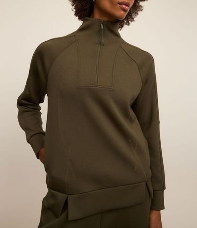 Saco Deportivo en Microfibra Pesada Liso con Cuello Alto y Recortes 4