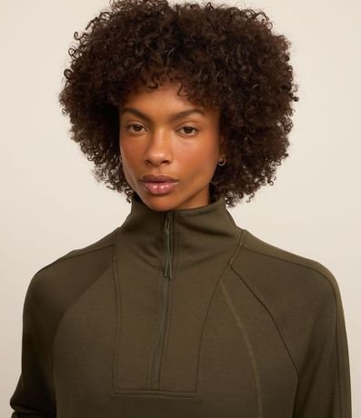 Saco Deportivo en Microfibra Pesada Liso con Cuello Alto y Recortes 5