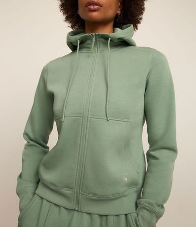 Campera Deportiva en Mix de Tejidos con Capucha y Bolsillos