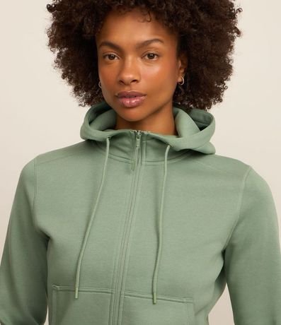 Campera Deportiva en Mix de Tejidos con Capucha y Bolsillos 4