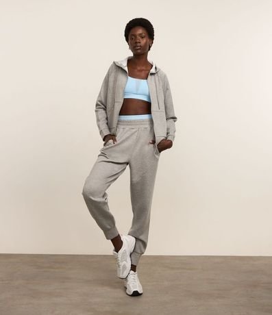 Pantalón Jogger Deportiva en Microfibra Pesada con Bolsillos