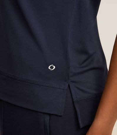 Remera Deportiva en Microfibra Escote V 4