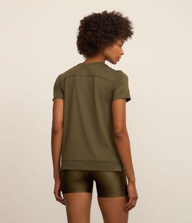 Remera Deportiva en Microfibra Escote V 3