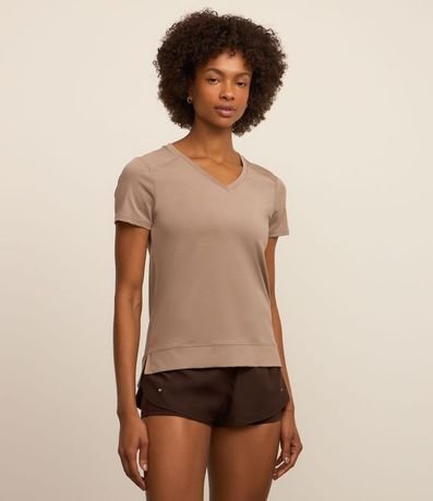Remera Deportiva en Microfibra Escote V 1