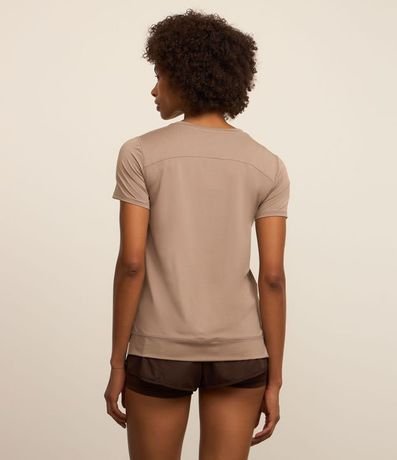 Remera Deportiva en Microfibra Escote V 3