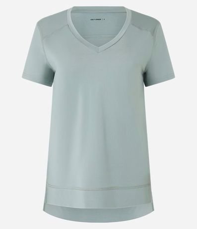 Remera Deportiva en Microfibra Escote V 3