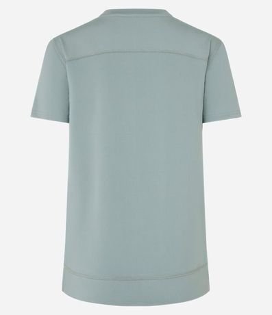 Remera Deportiva en Microfibra Escote V 5