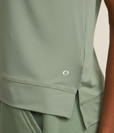 Remera Deportiva en Microfibra Escote V 2