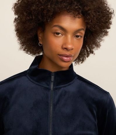 Campera en Microfibra con Cuello Alto y Cremallera