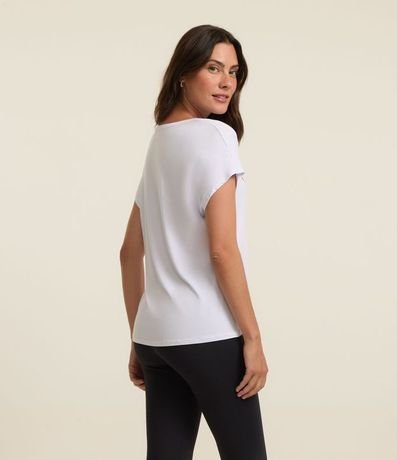 Remera Deportiva en Microfibra sin Sisa con Estampa Lettering 3