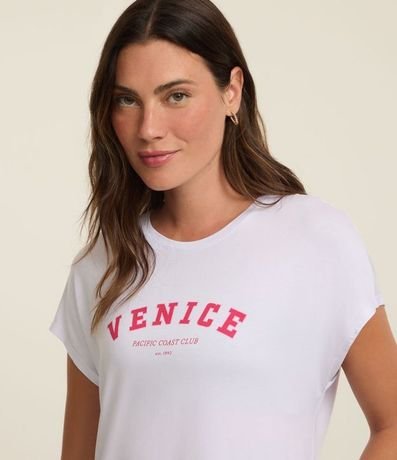 Remera Deportiva en Microfibra sin Sisa con Estampa Lettering 4