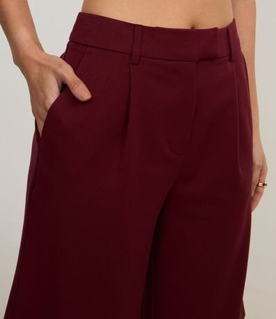 Bermuda Reta en Sastrería con Pliegues 4