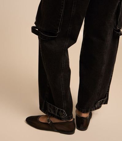Pantalón Recto en Jeans con Bolsillos Cargo y Friso Delantero 4