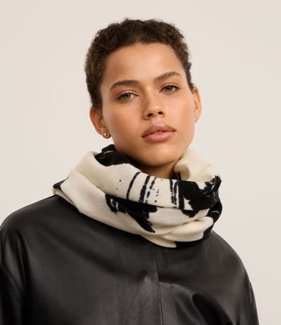 Bufanda en Franela con Flecos y Estampa Follaje