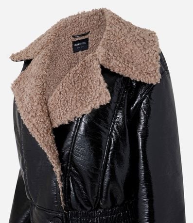Campera Biker en PU con Efecto Barnizado y Pelitos 6