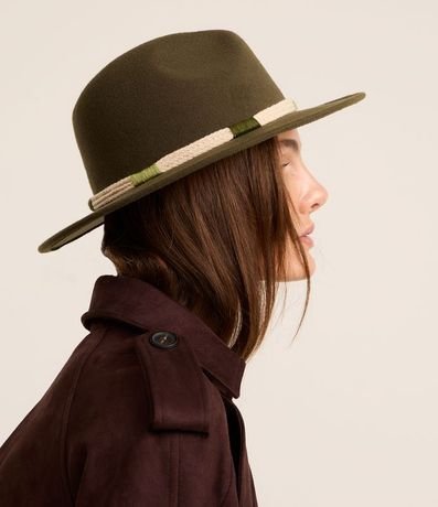 Sombrero con Cordas en el Ala  y Lineas Contrastantes