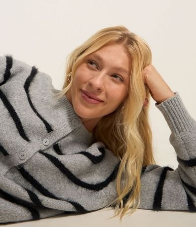 Cardigan Corto en Punto con Botones y Rayas 3