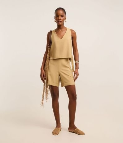 Bermuda en Viscosa Twill con Ruedo Plegado