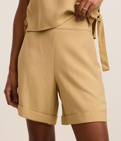 Bermuda en Viscosa Twill con Ruedo Plegado 3