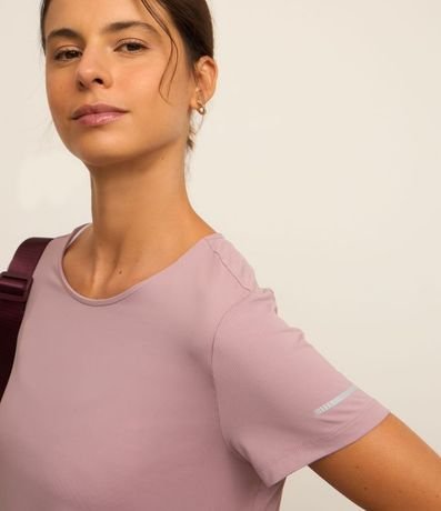 Remera Deportiva Texturizada con Detalle Reflectante 3