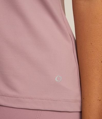 Remera Deportiva Texturizada con Detalle Reflectante 4