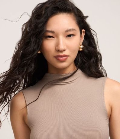 Blusa en Viscosa con Cuello Alto y Textura Acanalada 3