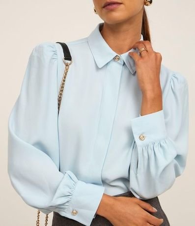 Camisa en Crepé con Botón Diferenciado y Manga Abullonada 3