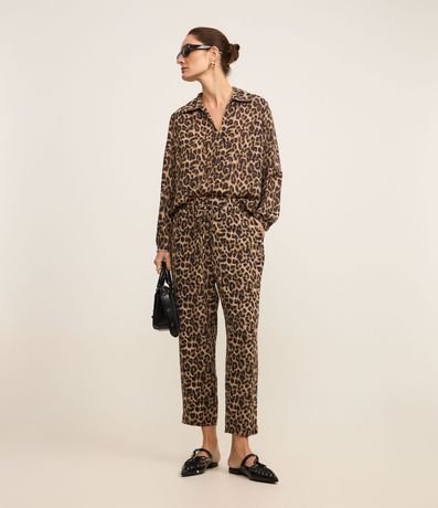 Blusa en Crepé con Cuello Inglés y Estampa Leopardo 2