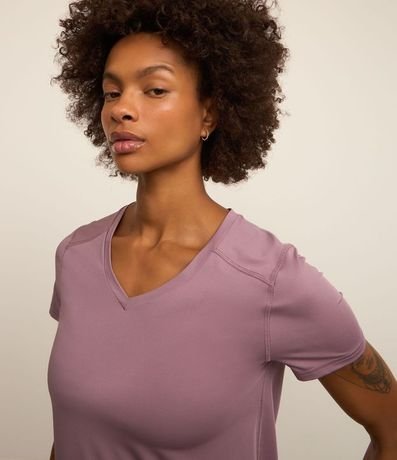 Remera Deportiva en Microfibra Escote V 3