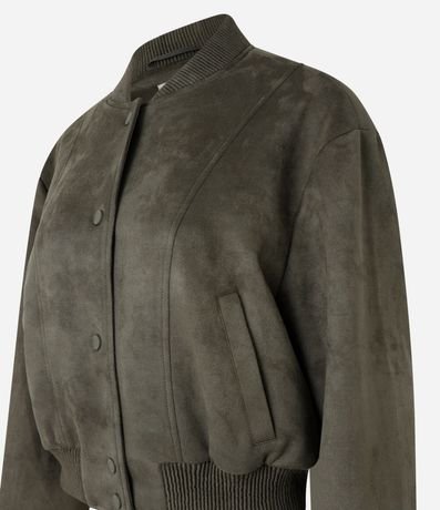 Campera Bomber en Gamuza con Bajo Ayustadas y Recortes 7