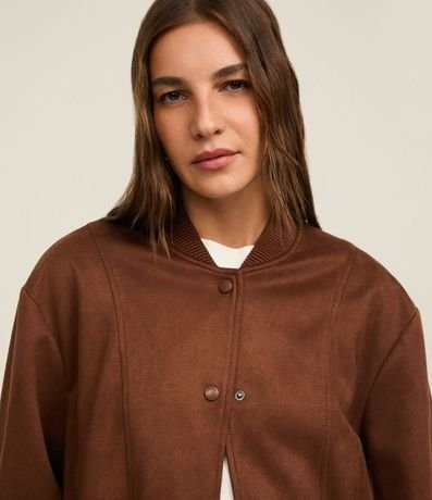 Campera Bomber en Gamuza con Bajo Ayustadas y Recortes 6