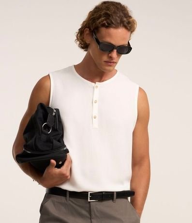 Musculosa Regular en Crepé con Botones en el Cuello