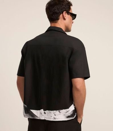 Camisa Boxy Sastrería con Estampa Surrealismo en el Bajo 3