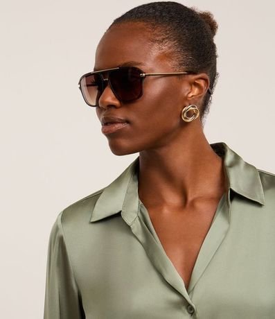 Camisa en Satén con Recortes y Botones 4