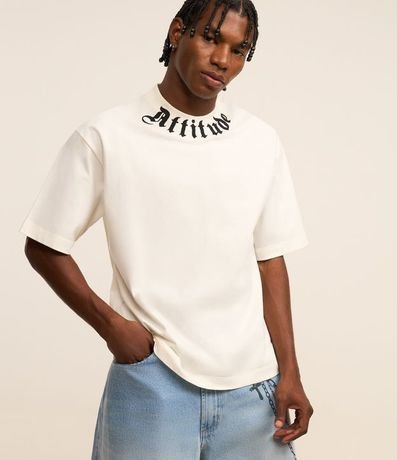 Remera Relaxed en Malla con Estampa Bordada Atitude