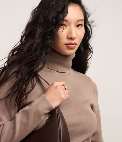 Suéter en Punto con Cuello Alto Estructurado 4