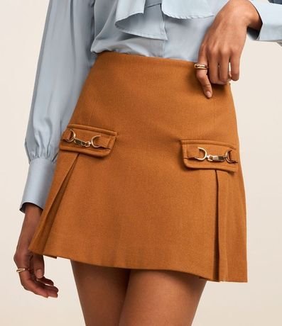 Pollera Corta en Polivelour con hebillas Diferenciadas y Pliegues 3