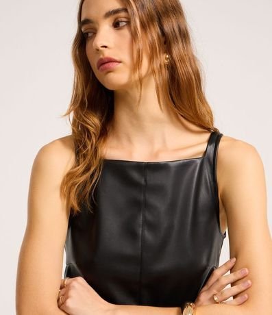 Vestido Corto en PU con Cinturón de Hebilla Diferenciada 4