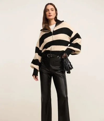 Pantalón Recto Cintura Alta en PU con Cintura Sastre 2