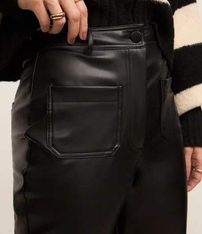 Pantalón Recto Cintura Alta en PU con Cintura Sastre 4