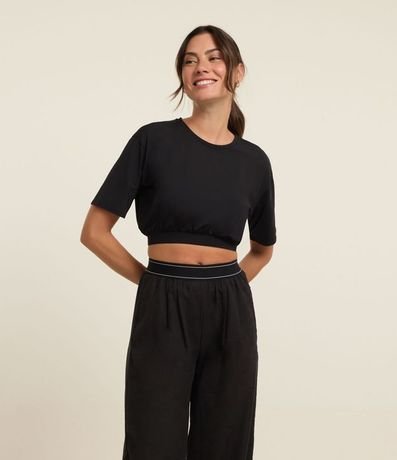 Blusa Cropped Deportiva en Microfibra con Elástico Incorporado en la Parte Baja