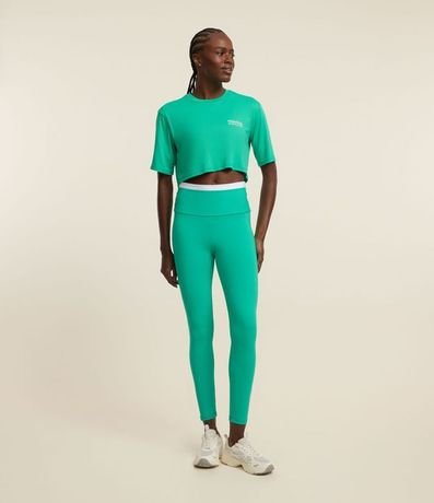 Remera Deportiva Cropped en Poliamida con Mangas Amplias 2